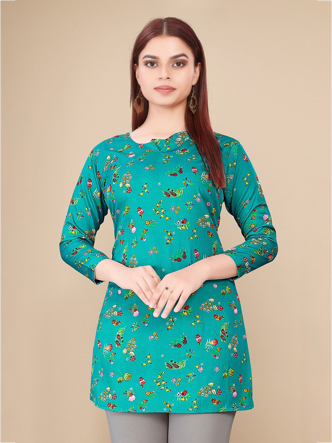 

UNITED LIBERTY Floral Printed Notched Round Neck Straight Kurti, Green
