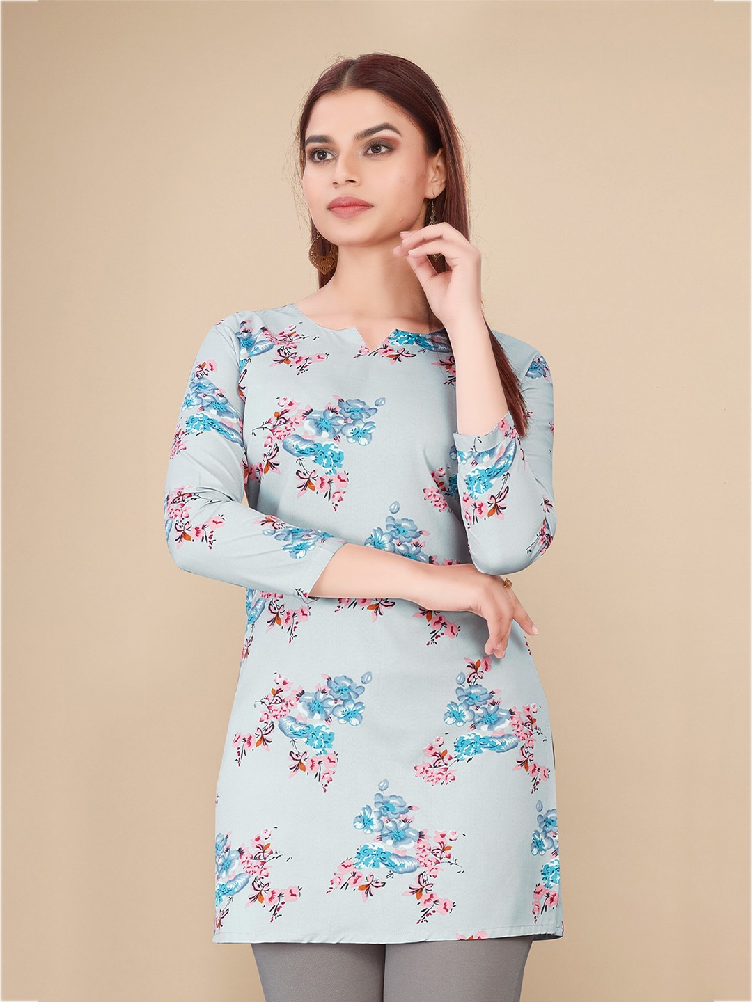 

UNITED LIBERTY Floral Printed Notched Round Neck Straight Kurti, Grey