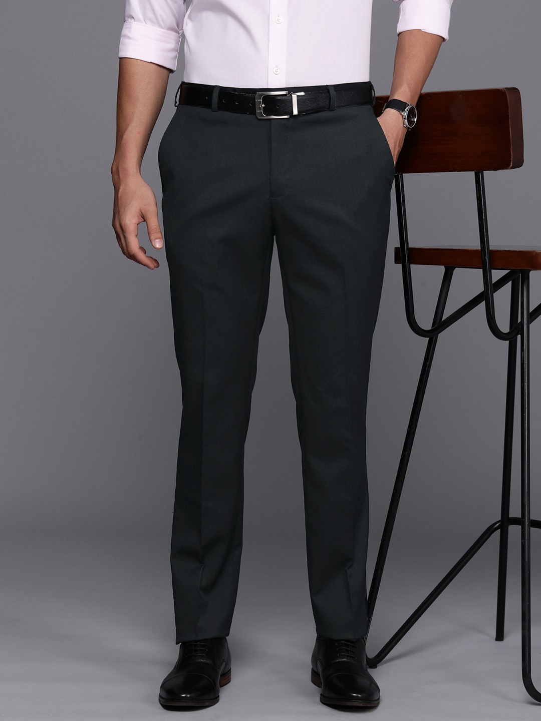 

Raymond Men Textured Slim Fit Formal Trousers, Navy blue