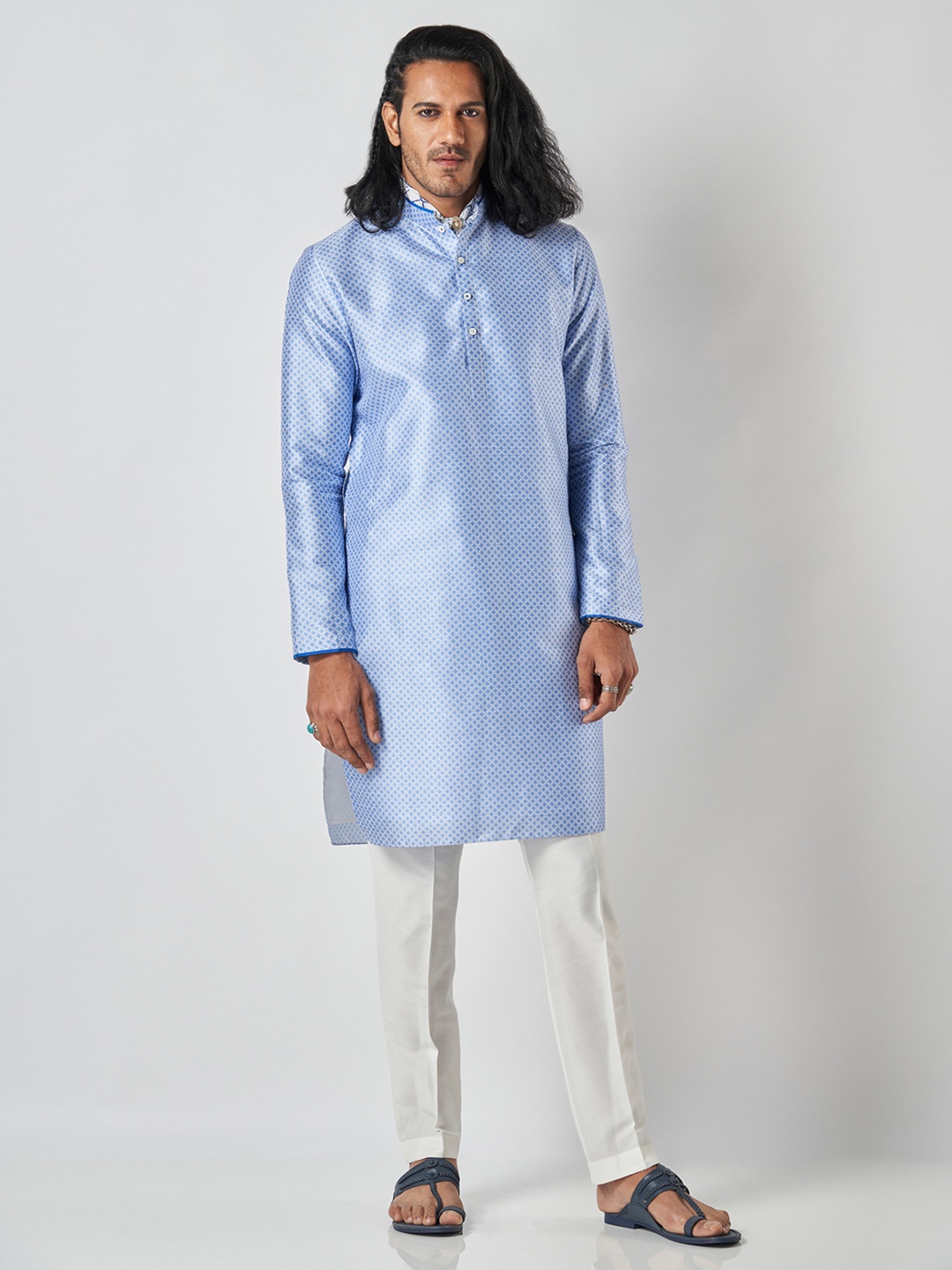 

Bubber Blu Ethnic Motifs Printed Mandarin Collar Kurta, Blue