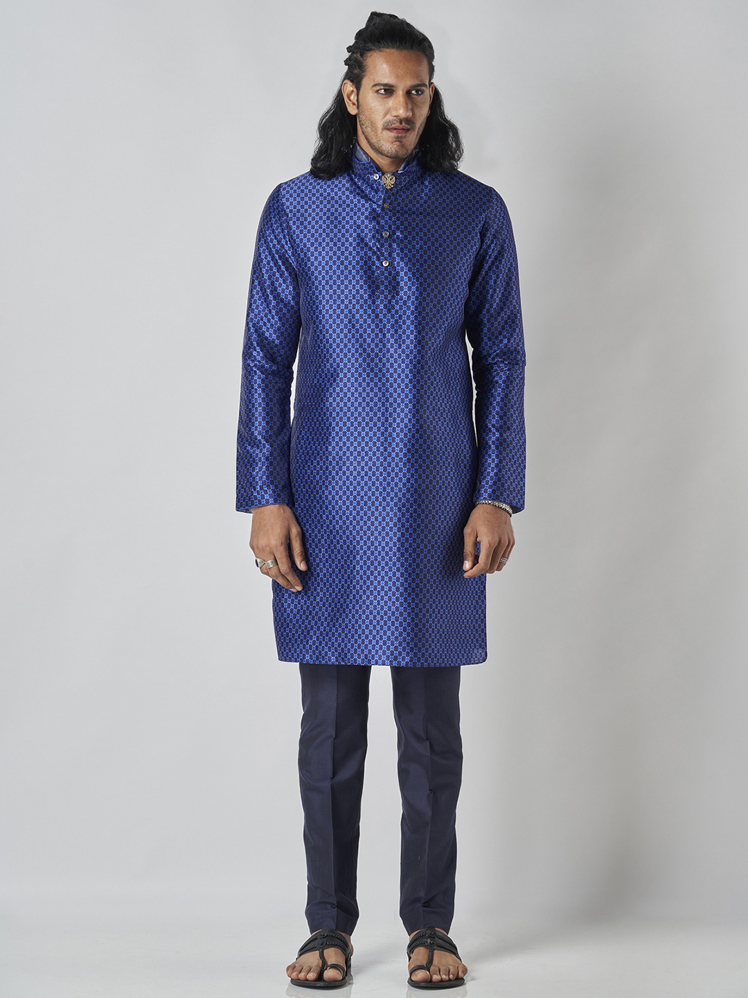 

Bubber Blu Ethnic Motifs Printed Mandarin Collar Kurta, Navy blue