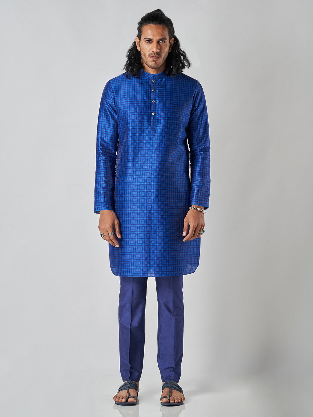 

Bubber Blu Davey Geometric Printed Mandarin Collar Straight Kurta, Navy blue