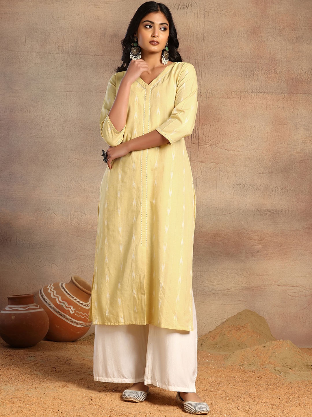 

Rang by Indya Ethnic Motifs Thread Embroidered Straight Kurta, Yellow