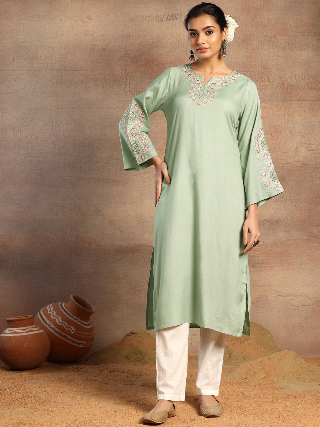 

Rang by Indya Ethnic Motifs Yoke Design Thread Work Detailed Straight Kurta, Green