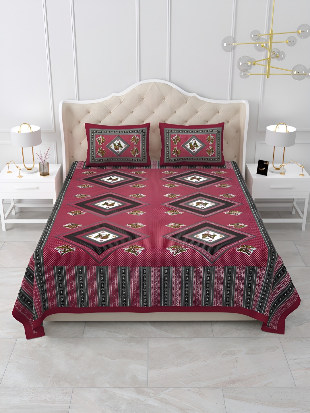 

DOLLIFI Maroon & Black Geometric Cotton 260 TC King Bedsheet With 2 Pillow Covers