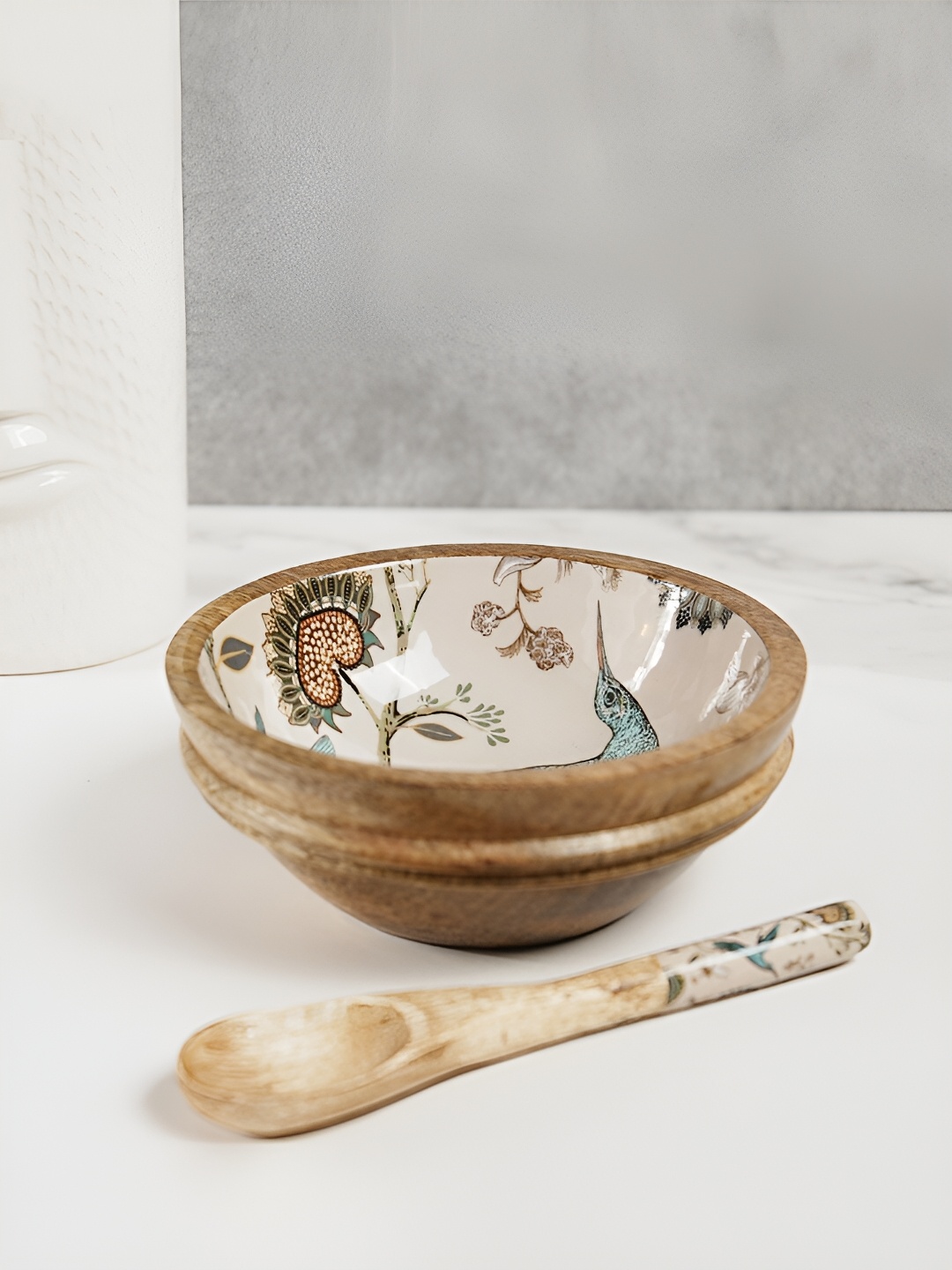 

Amora 2 Pieces White & Beige Humming Bird Glossy Mango Wood Salad Bowls With Spoon