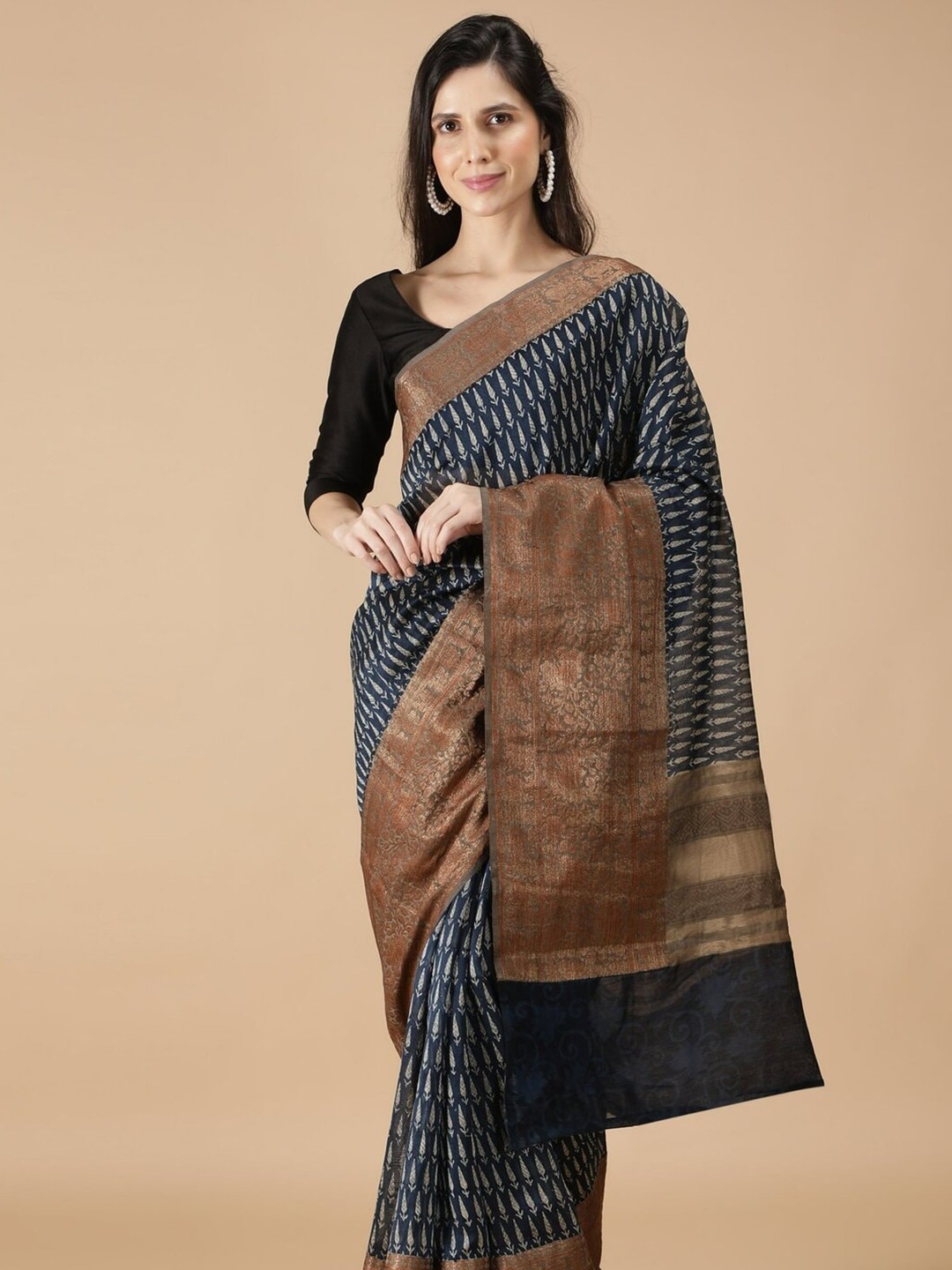 

KADHUWA BANARAS Floral Printed Chanderi Saree, Navy blue