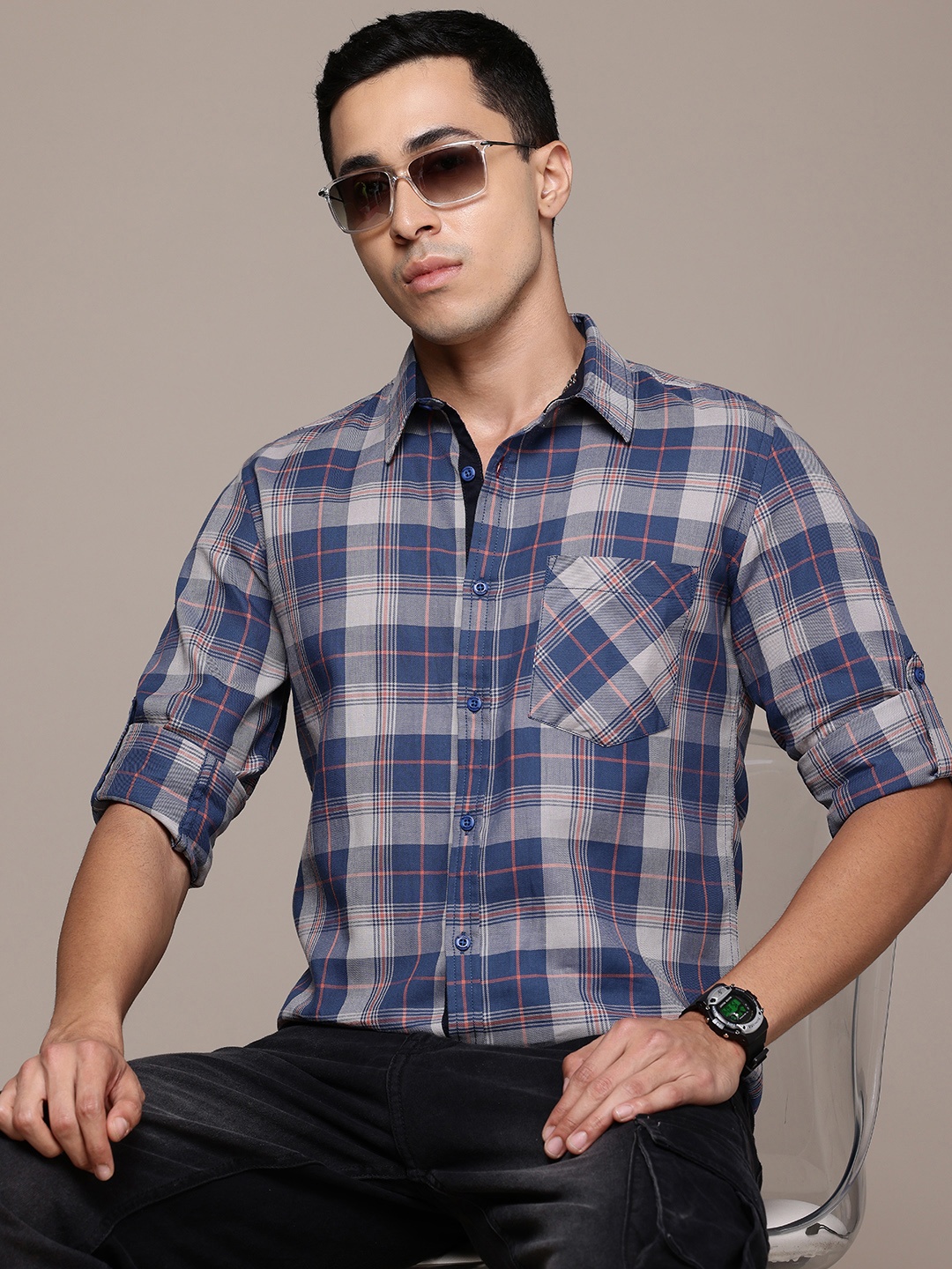 

The Roadster Lifestyle Co. Men Pure Cotton Checked Casual Shirt, Grey