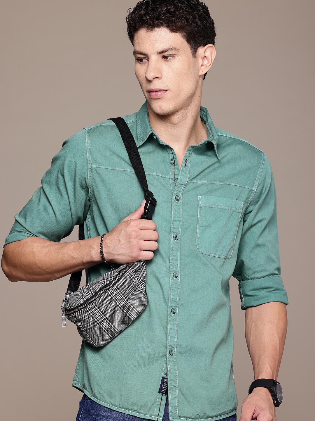 

The Roadster Life Co. Pure Cotton Solid Casual Shirt, Green