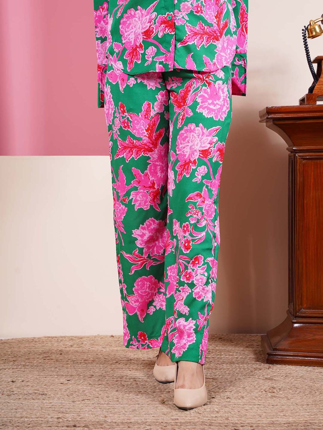 

Salvia Sky Women Relaxed Trousers, Green