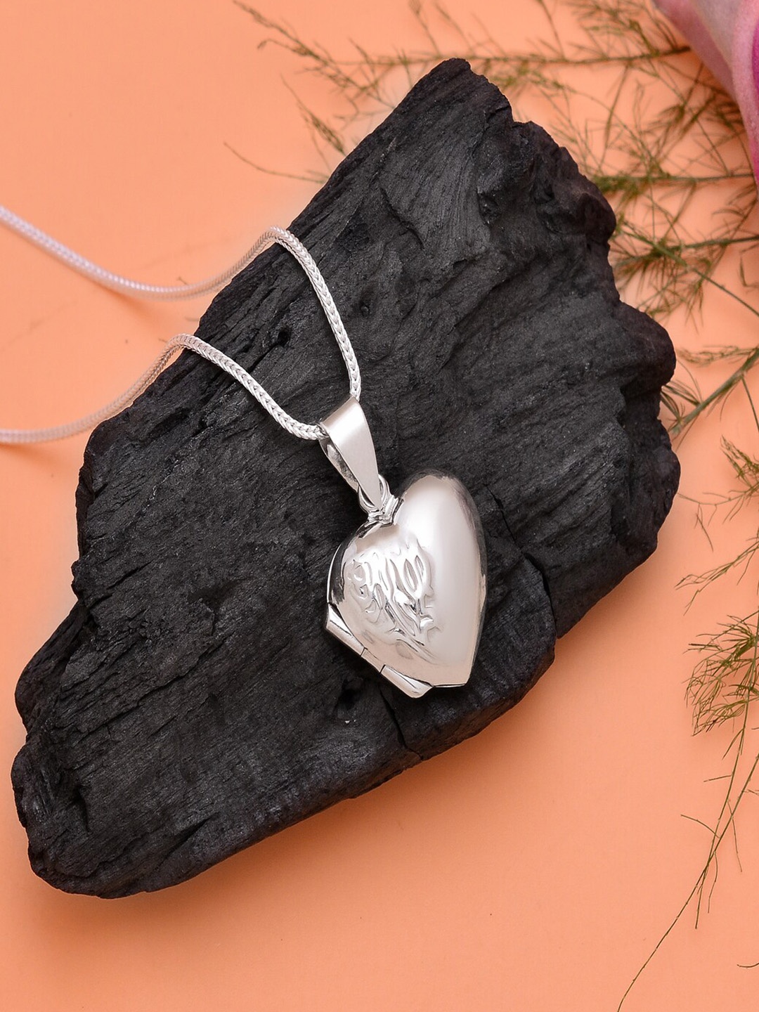 

Abhooshan 92.5 Sterling Silver Silver-Plated Heart Shaped Pendant With Chain