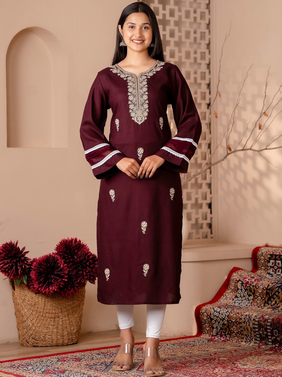 

Charu Ethnic Motifs Embroidered Straight Kurta, Maroon