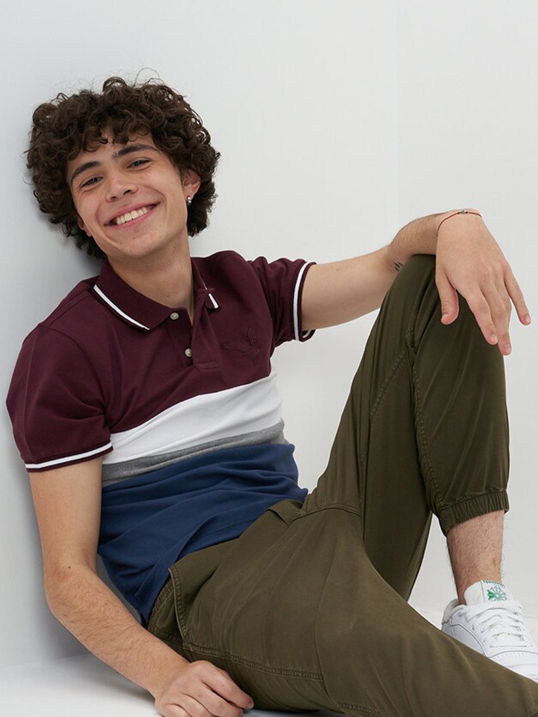 

AMERICAN EAGLE OUTFITTERS Colourblocked Polo Collar T-shirt, Maroon