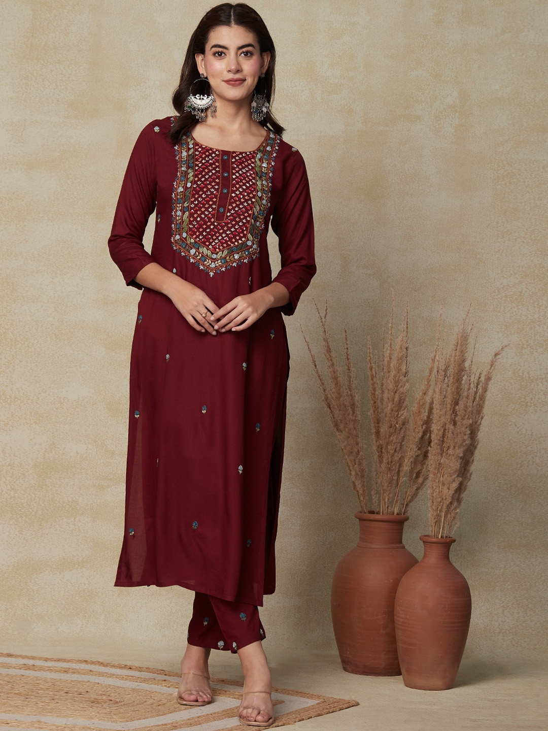 

FASHOR Floral Embroidered Round Neck Kurta, Maroon