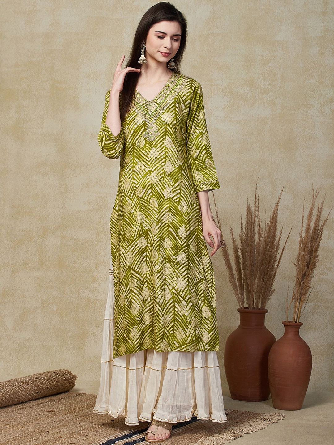 

FASHOR Abstract Printed V-Neck Thread Work Kurta, Green