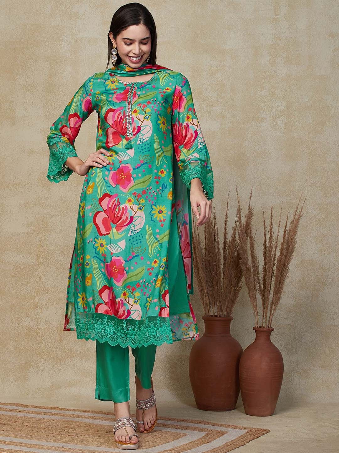 

FASHOR Floral Printed Round Neck Three-Quarter Sleeves Kurta Set, Green