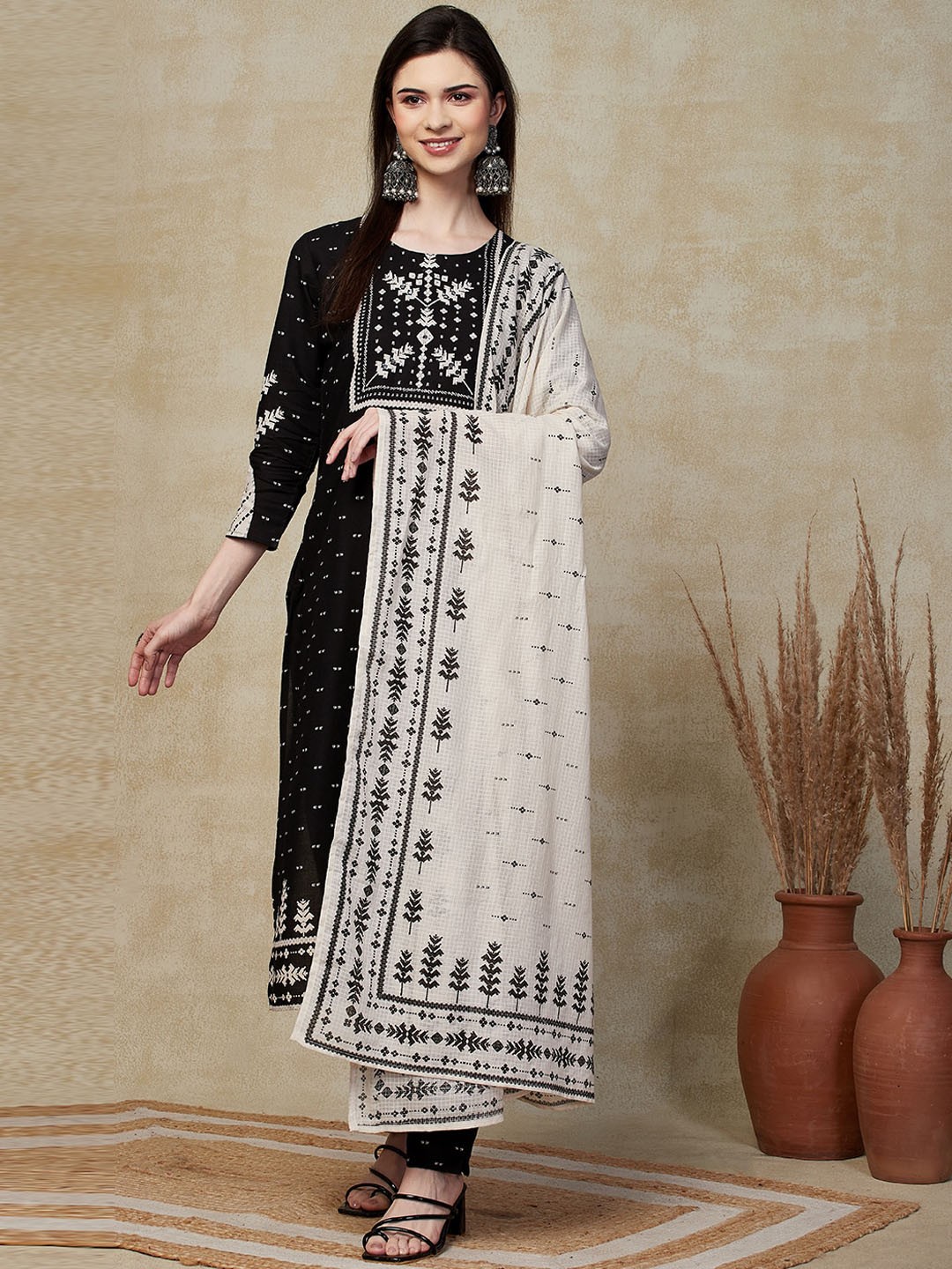 

FASHOR Floral Printed Straight Kurta with Trousers & Dupatta, Black