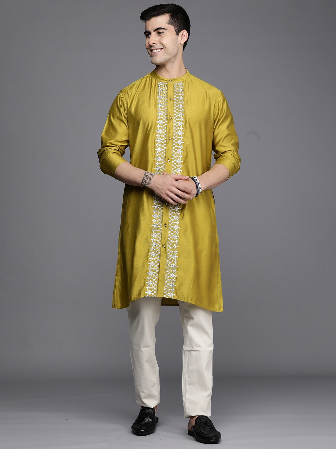 

Indo Era Ethnic Motifs Embroidered Thread Work Band Collar Liva Straight Kurta, Olive