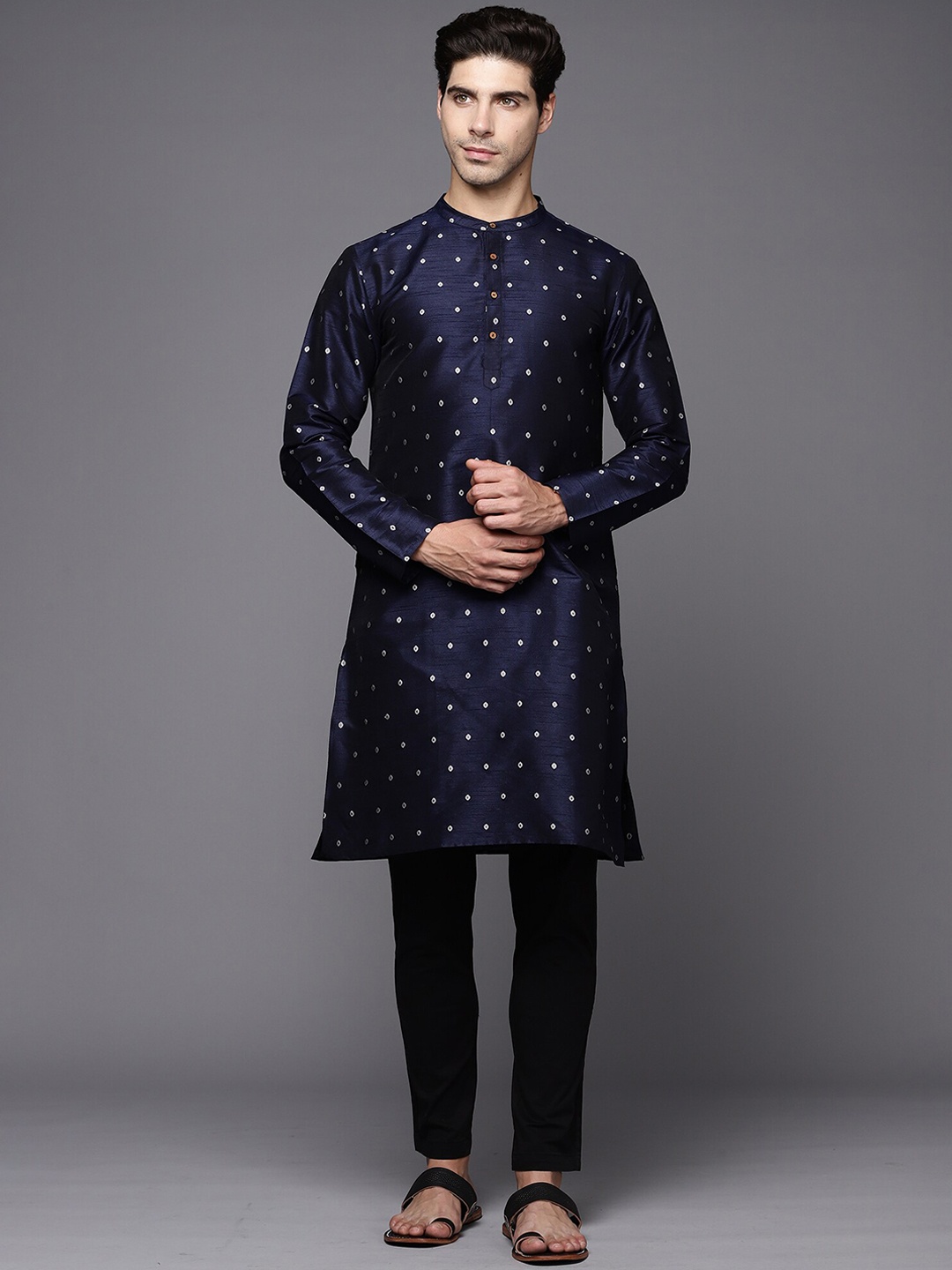 

Indo Era Geometric Printed Thread Work Mandarin Collar Straight Kurta, Navy blue