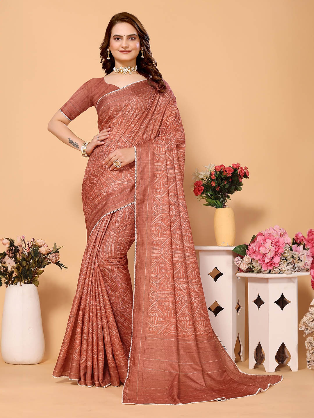 

ARYZE Ethnic Motifs Printed Saree, Brown