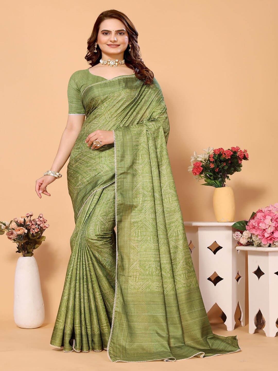 

ARYZE Ethnic Motifs Printed Saree, Olive