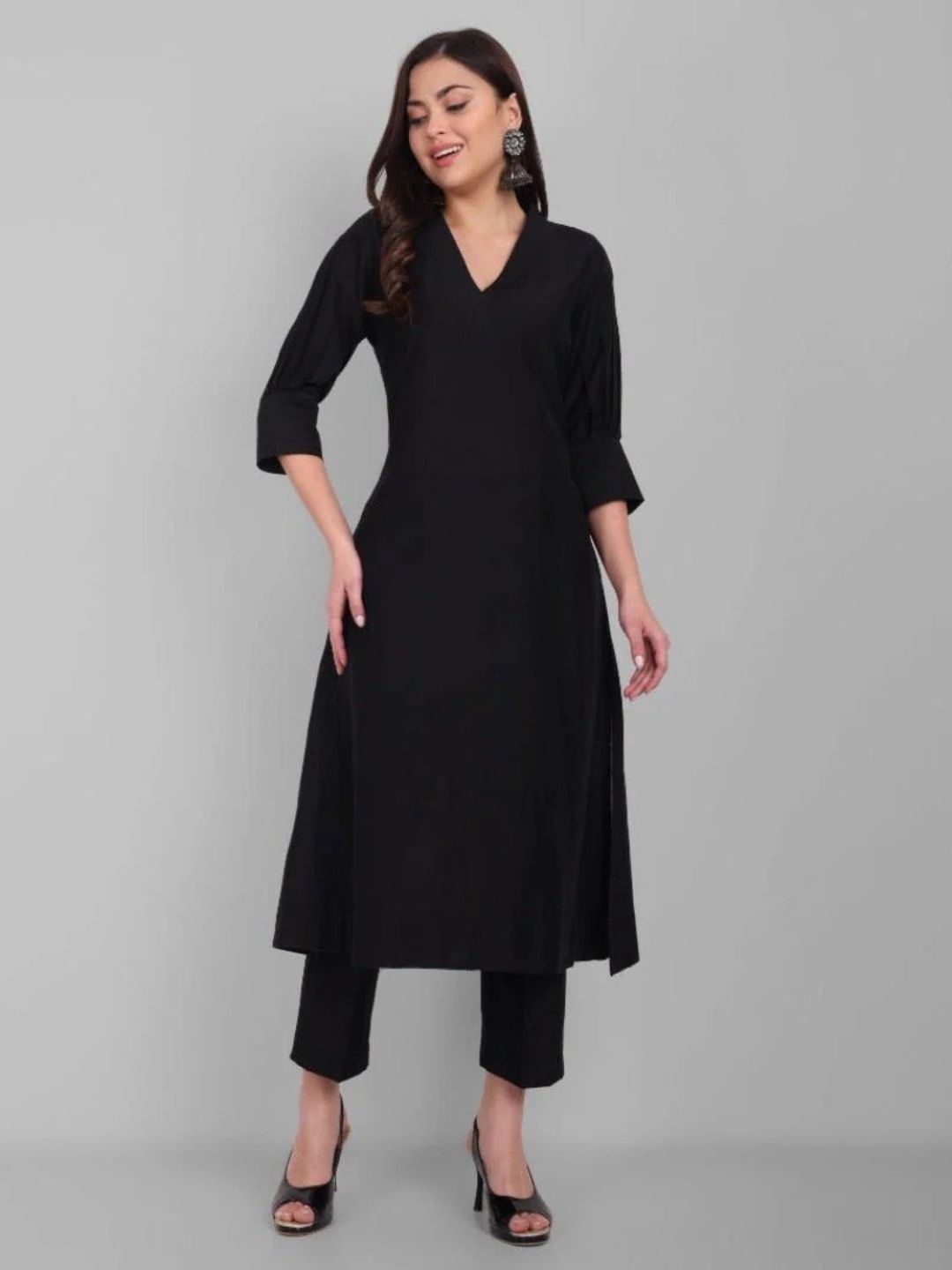 

Mera Rang V-Neck Cuffed Sleeves Kurta with Trousers, Black