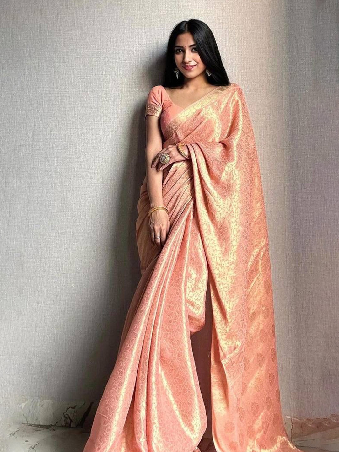 

BESUCHER Ethnic Motifs Woven Design Zari Kanjeevaram Saree, Peach