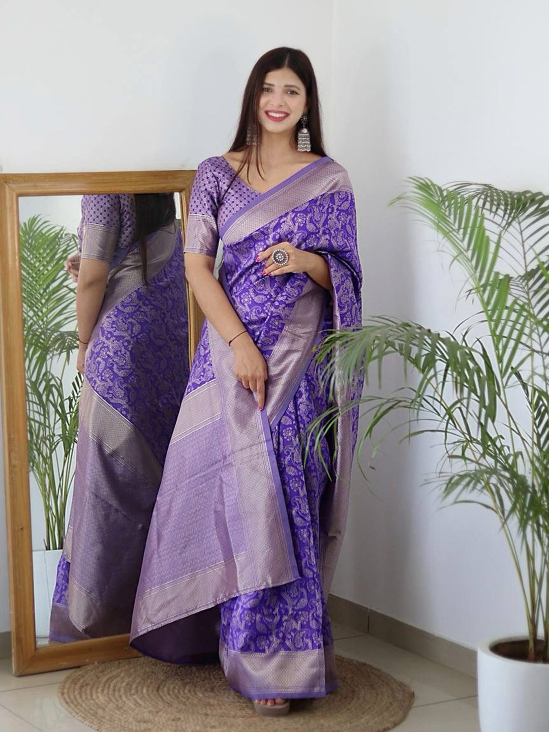 

BESUCHER Ethnic Motifs Woven Design Zari Kanjeevaram Saree, Lavender