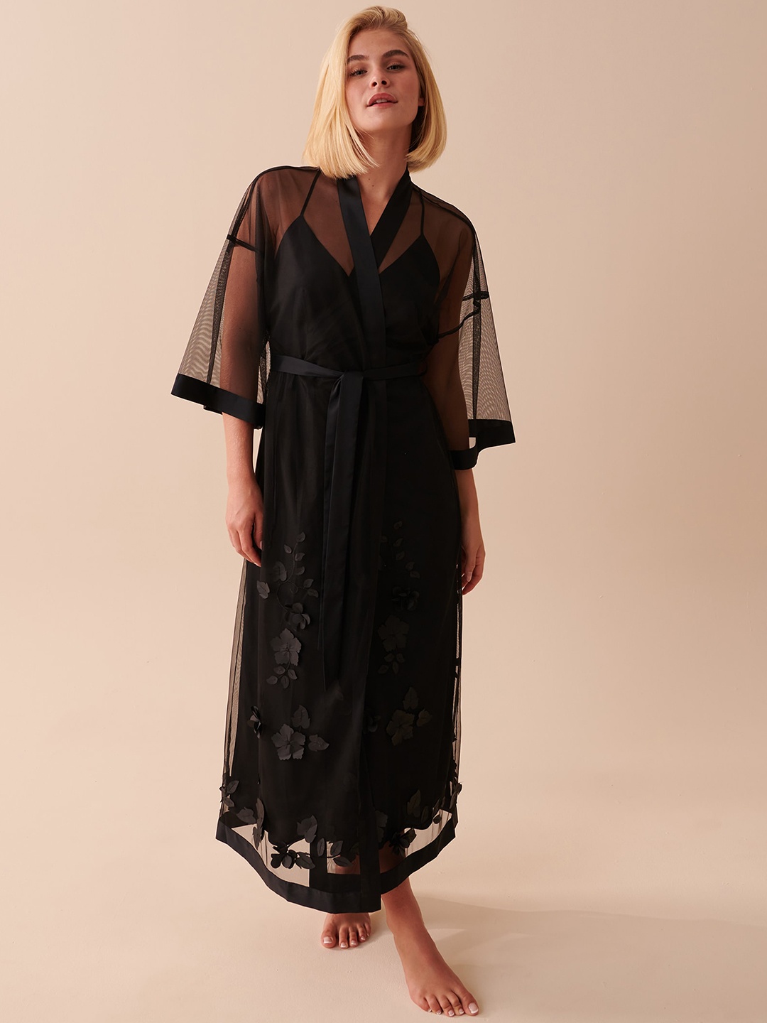 

La Vie en Rose Self Design Lace Kimono Robe, Black