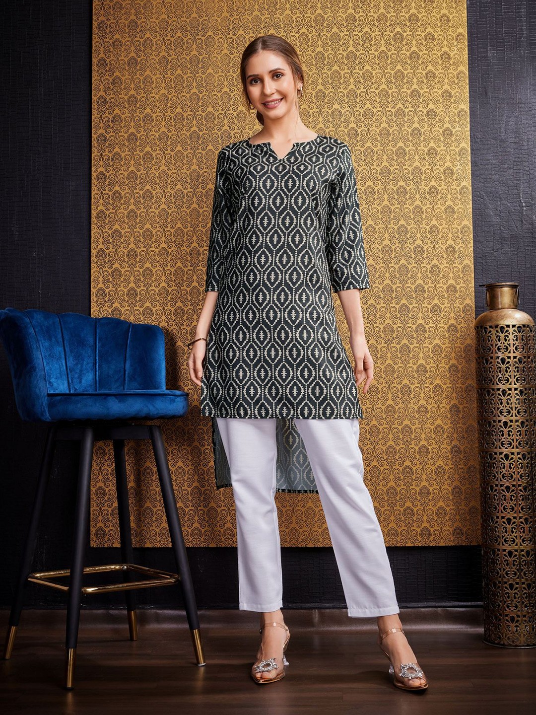 

KALINI Floral Printed Pure Crepe Kurti, Grey