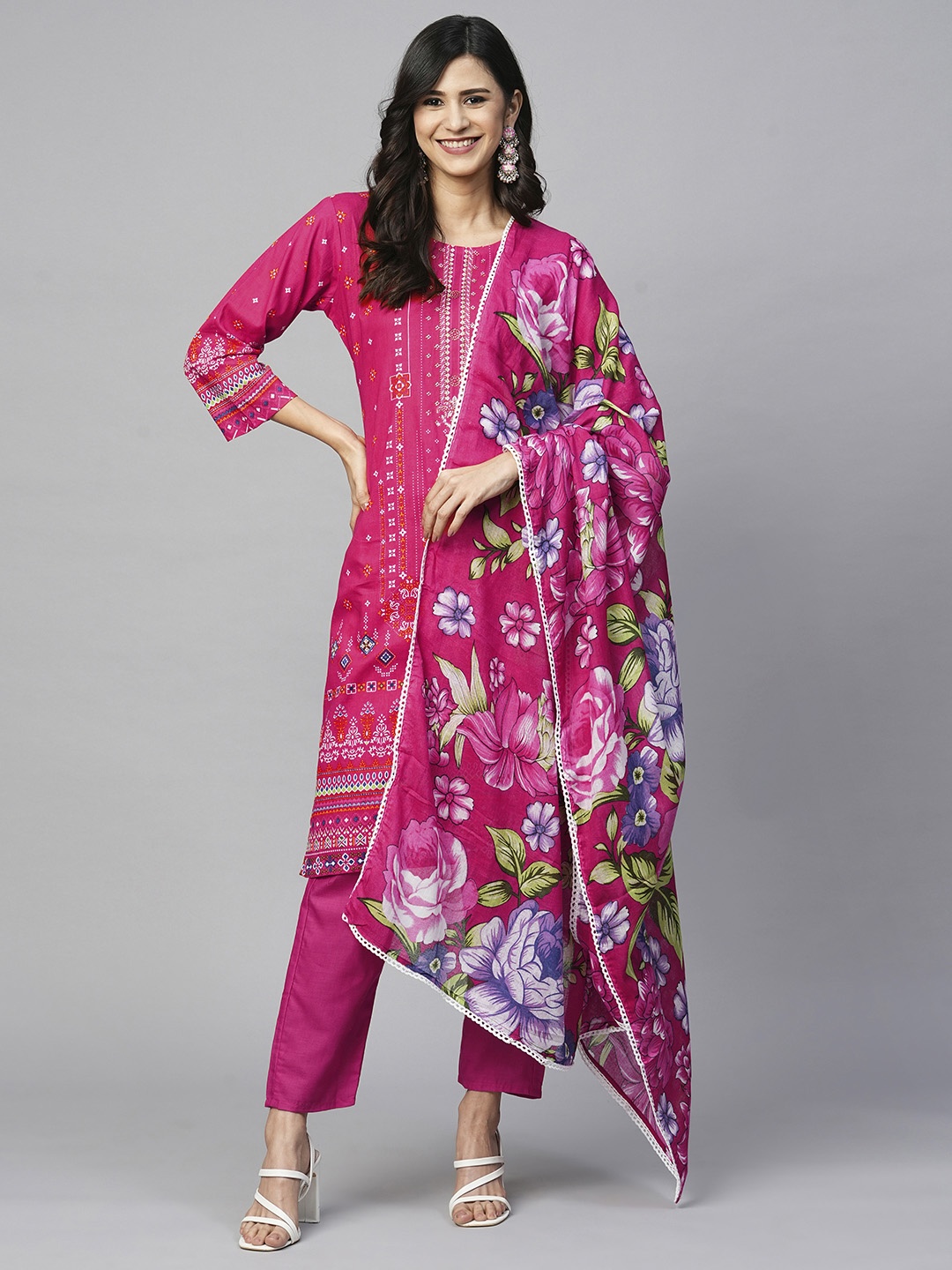 

Kiana House Of Fashion Ethnic Motifs Printed Round Neck Pure Cotton Straight Kurta With Trousers & Dupatta, Red