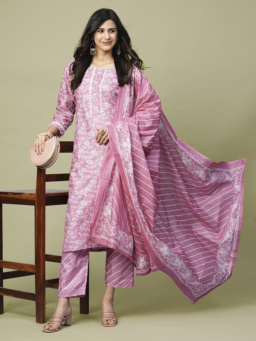 

Kiana House Of Fashion Floral Printed Round Neck Gotta Patti Pure Cotton Kurta With Trouser & Dupatta, Pink