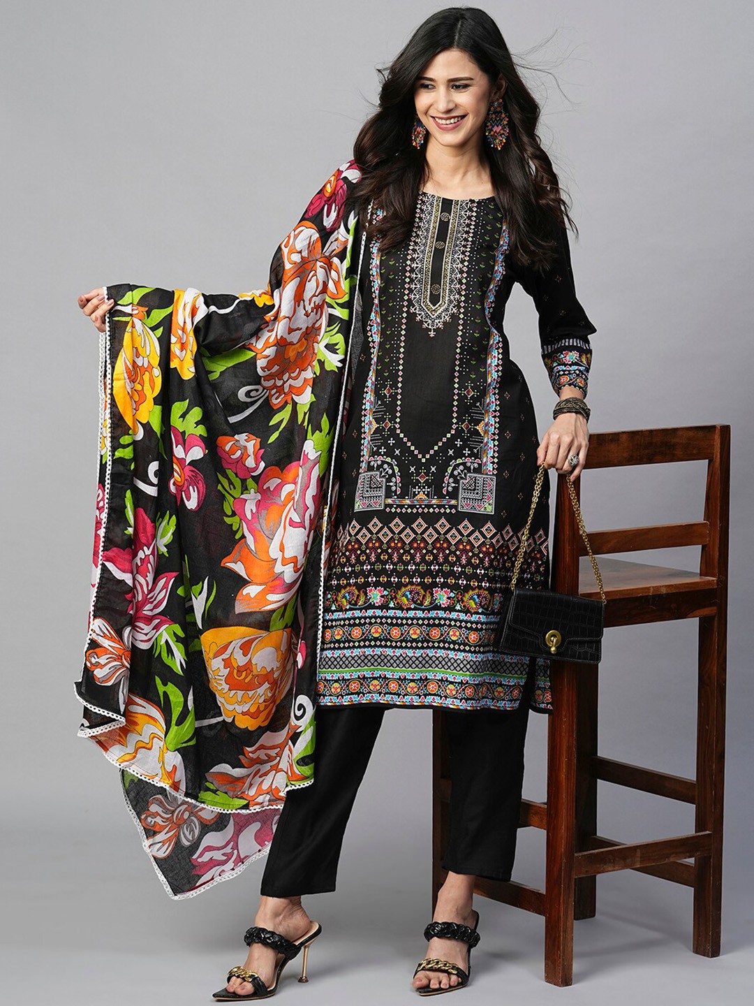 

Kiana House Of Fashion Floral Printed Round Neck Stones Pure Cotton Kurta With Trouser & Dupatta, Black