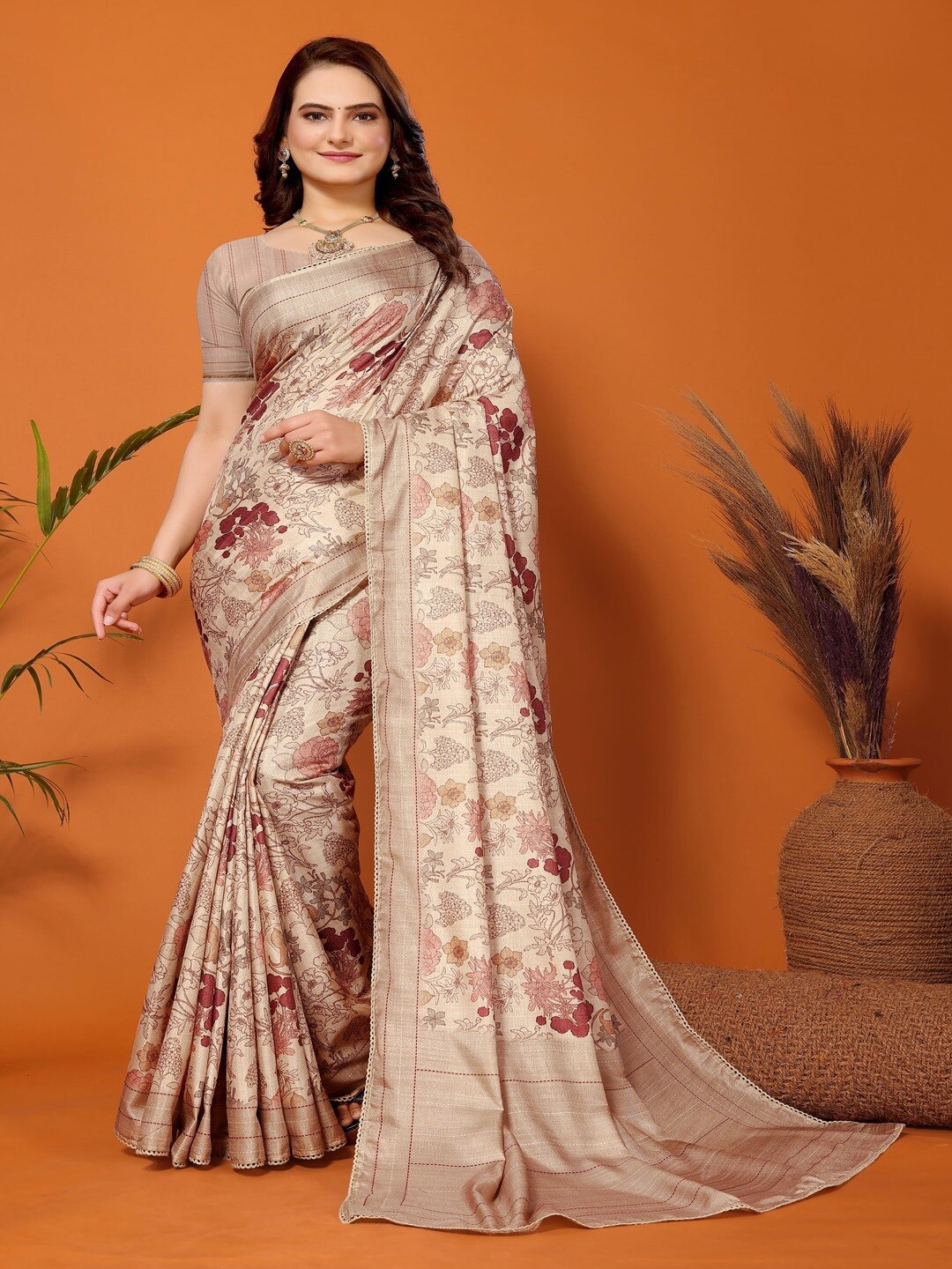 

ARYZE Floral Embroidered Border Saree, Brown