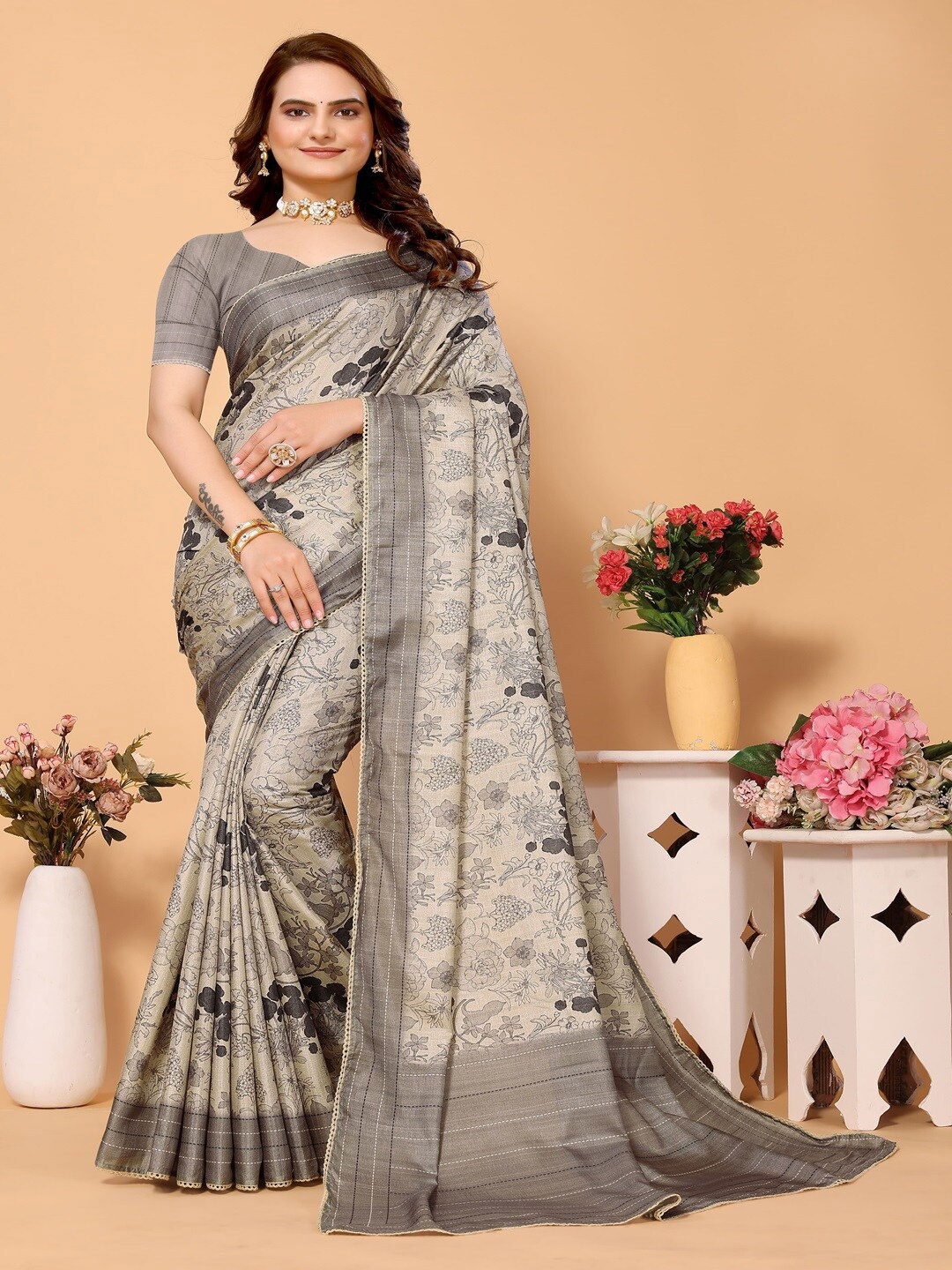 

ARYZE Floral Printed Embroidered Border Saree, Grey