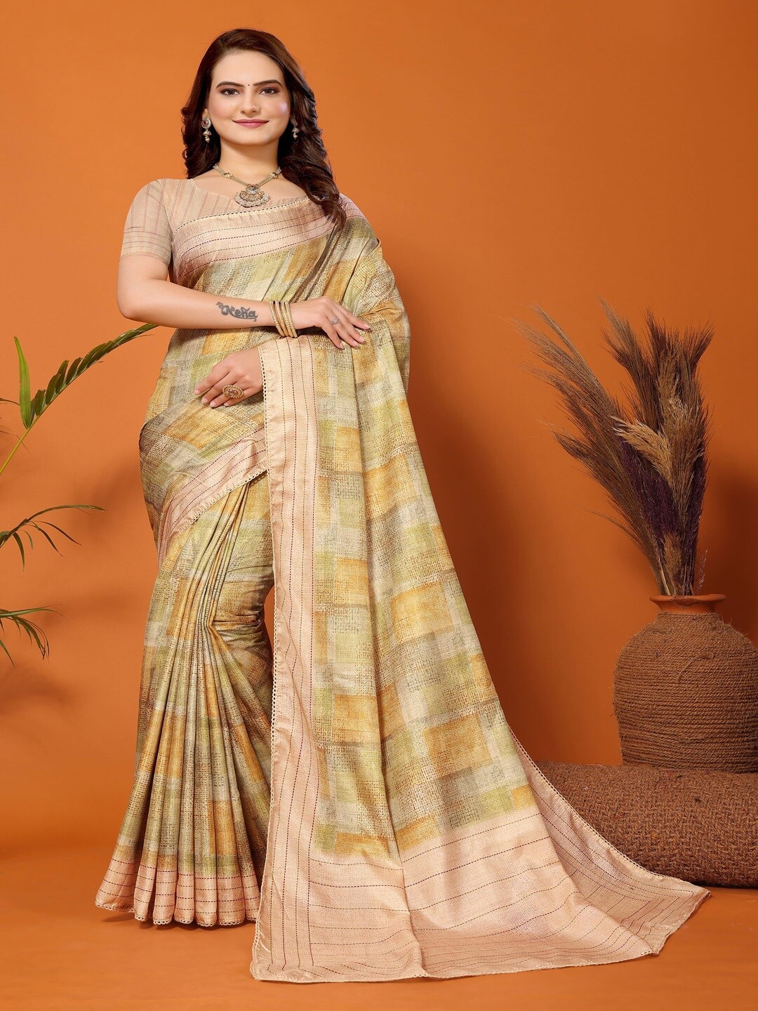 

ARYZE Abstract Printed Saree, Cream
