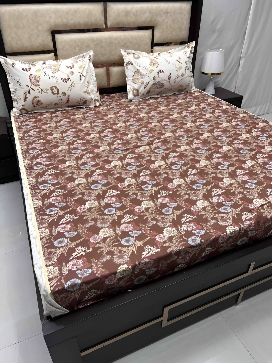 

Pure Decor Brown Printed Pure Cotton 240 TC Super King Bedsheet With 2 Pillow Covers