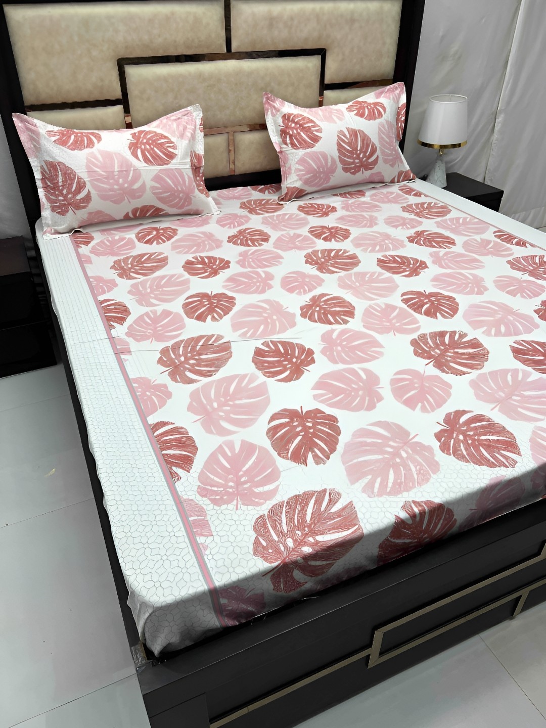 

Pure Decor Pink Printed Pure Cotton 330 TC Super King Bedsheet With 2 Pillow Covers