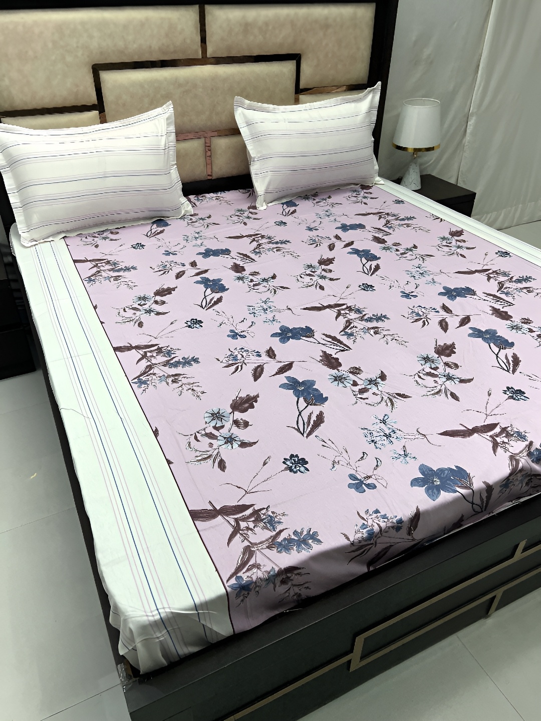 

Pure Decor Pink & Blue Printed Pure Cotton 330 TC Super King Bedsheet With 2 Pillow Covers