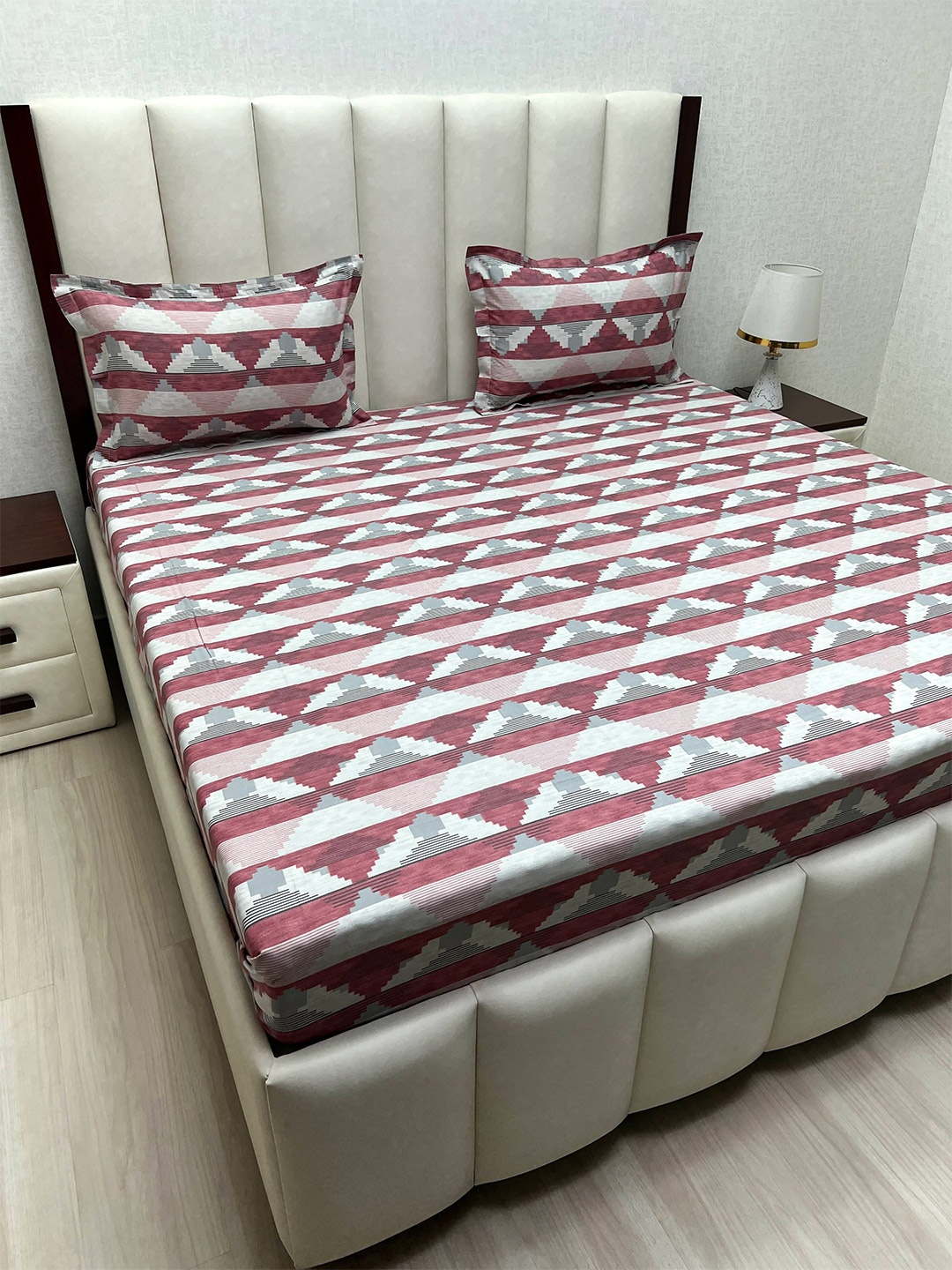 

Pure Decor Maroon Printed Pure Cotton 330 TC Super King Bedsheet With 2 Pillow Covers