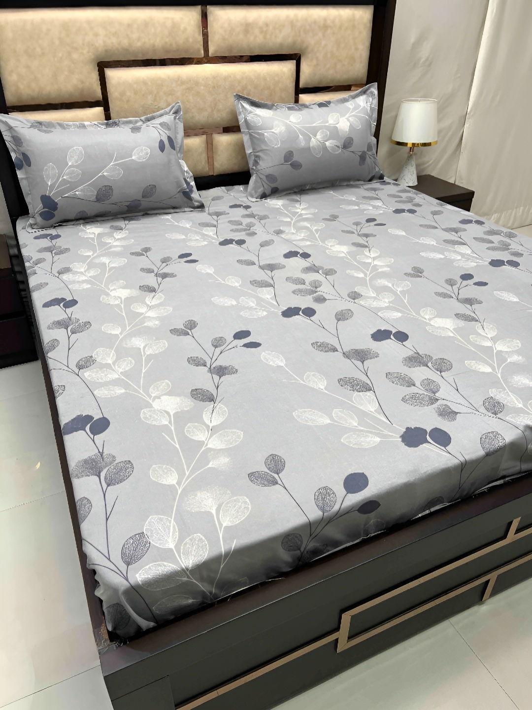 

Pure Decor Grey Printed Pure Cotton 240 TC Super King Bedsheet With 2 Pillow Covers
