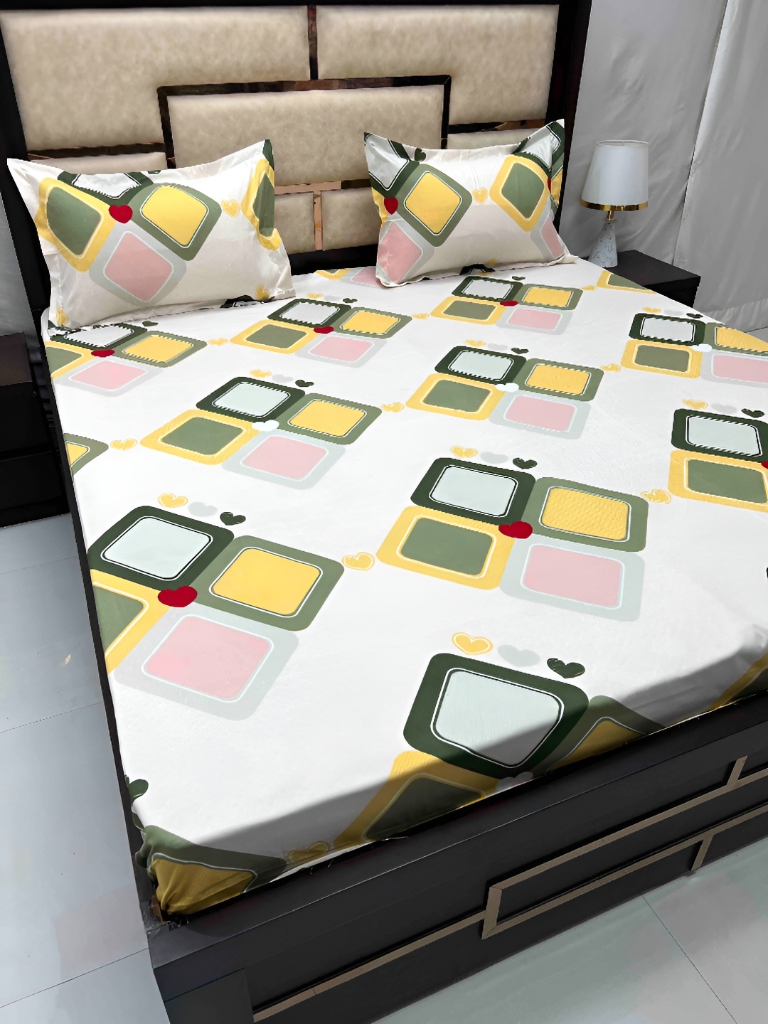 

Pure Decor White Printed Pure Cotton 240 TC Super King Bedsheet With 2 Pillow Covers