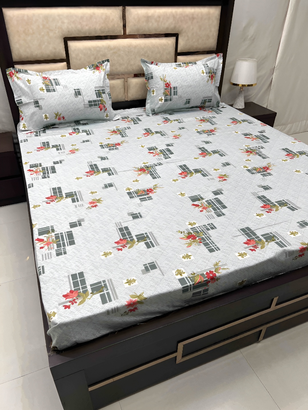 

Pure Decor Grey Printed Pure Cotton 330 TC Super King Bedsheet With 2 Pillow Covers