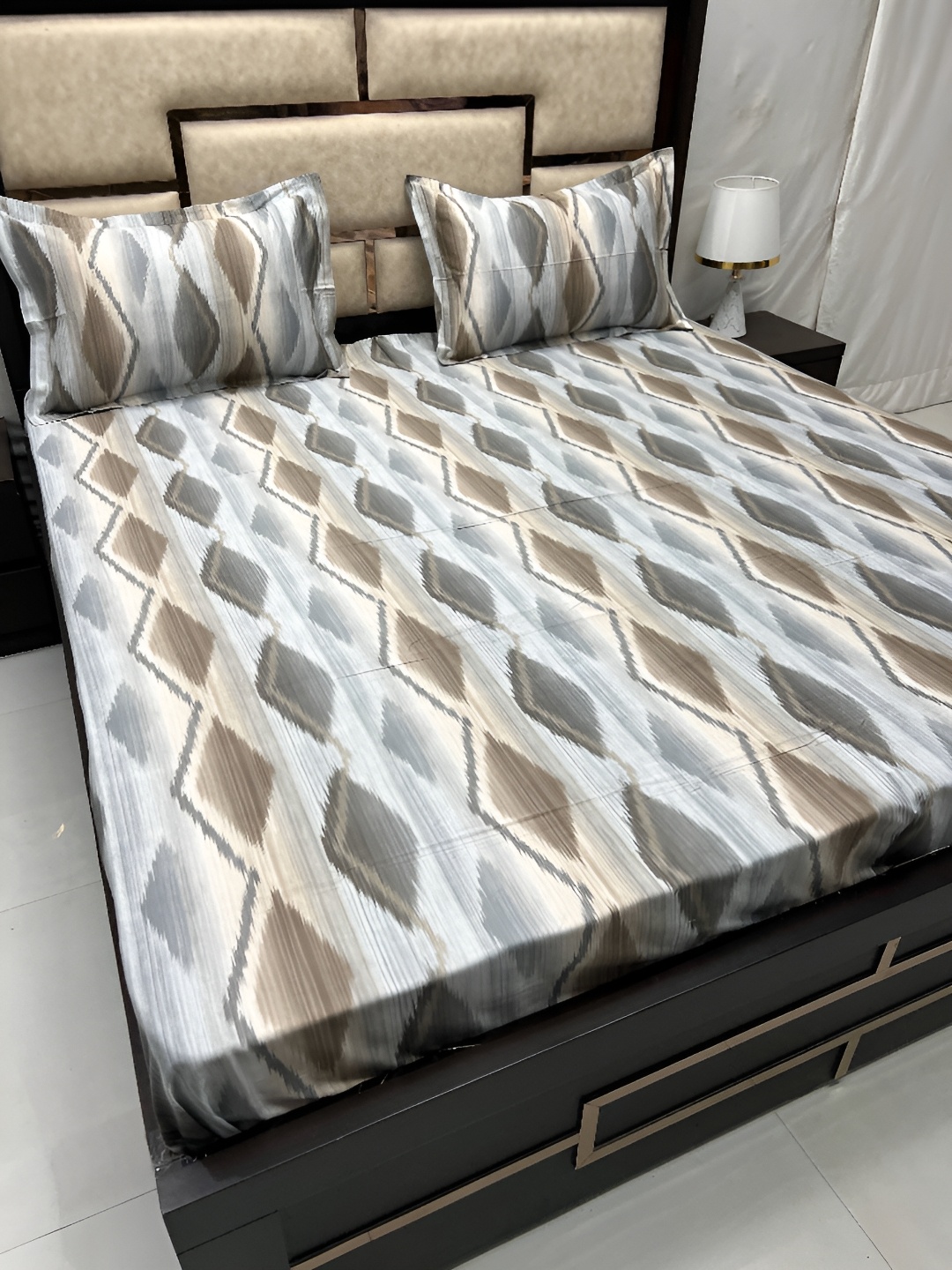 

Pure Decor Blue Printed Pure Cotton 350 TC Super King Bedsheet With 2 Pillow Covers