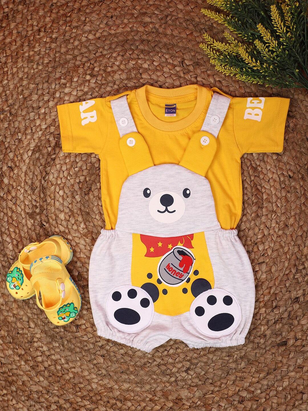 

V-Mart Infants Conversational Printed Pure Cotton Dungaree with T-shirt, Yellow