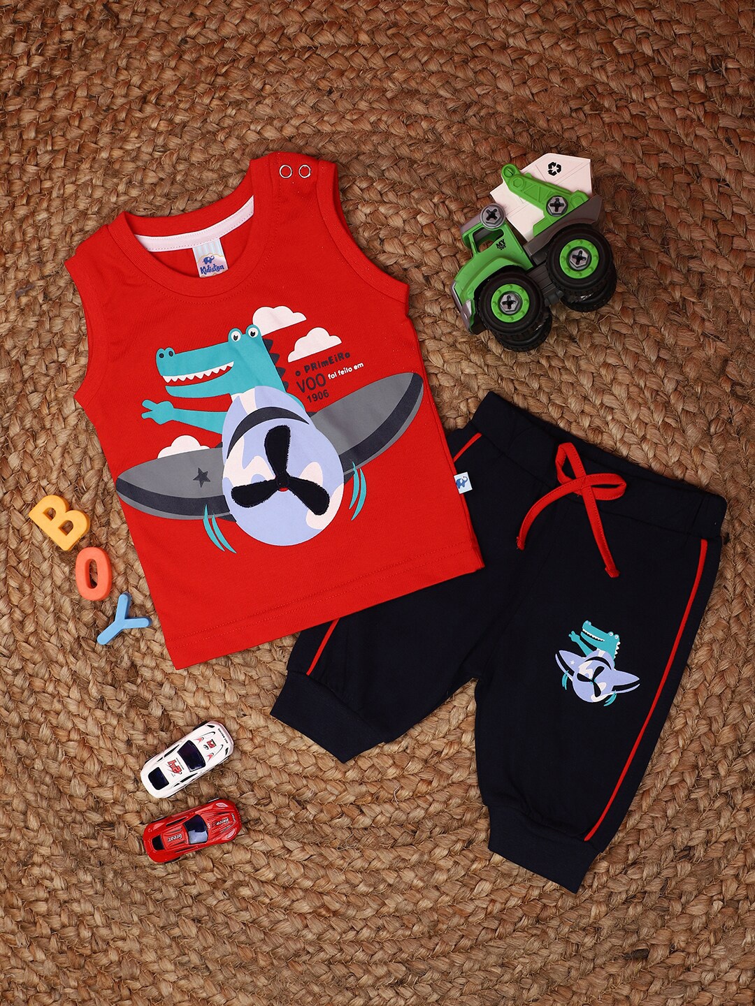

V-Mart Kids Printed Pure Cotton T-shirt with Trousers, Red