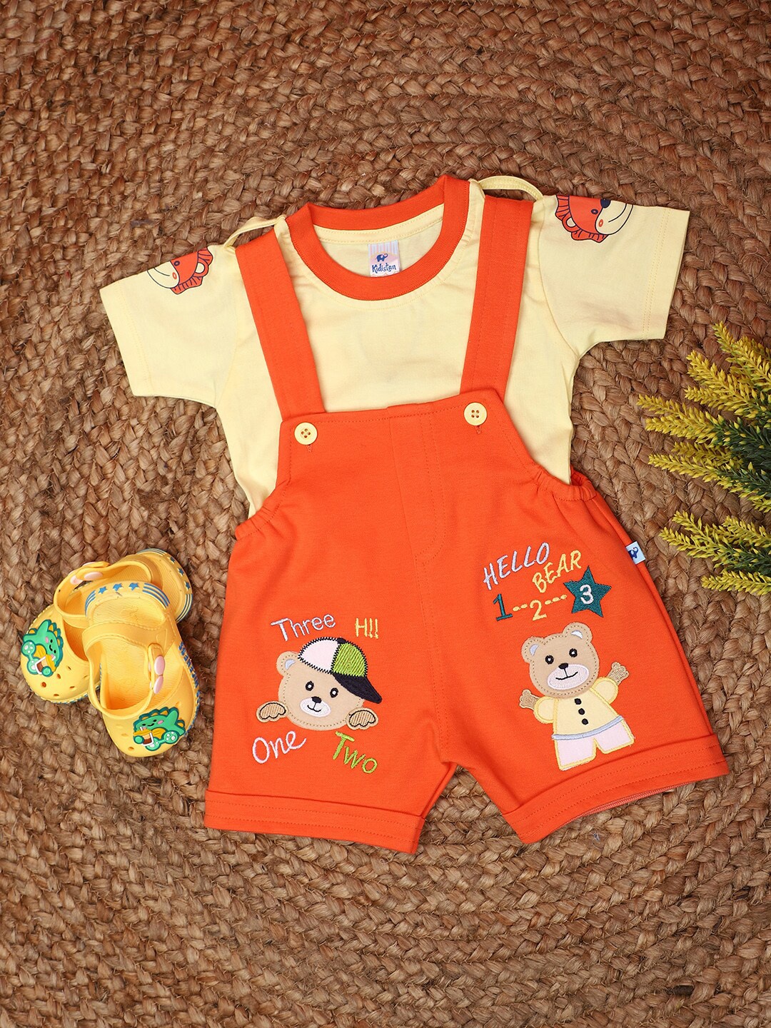 

V-Mart Kids Printed Pure Cotton T-shirt with Dungarees, Yellow