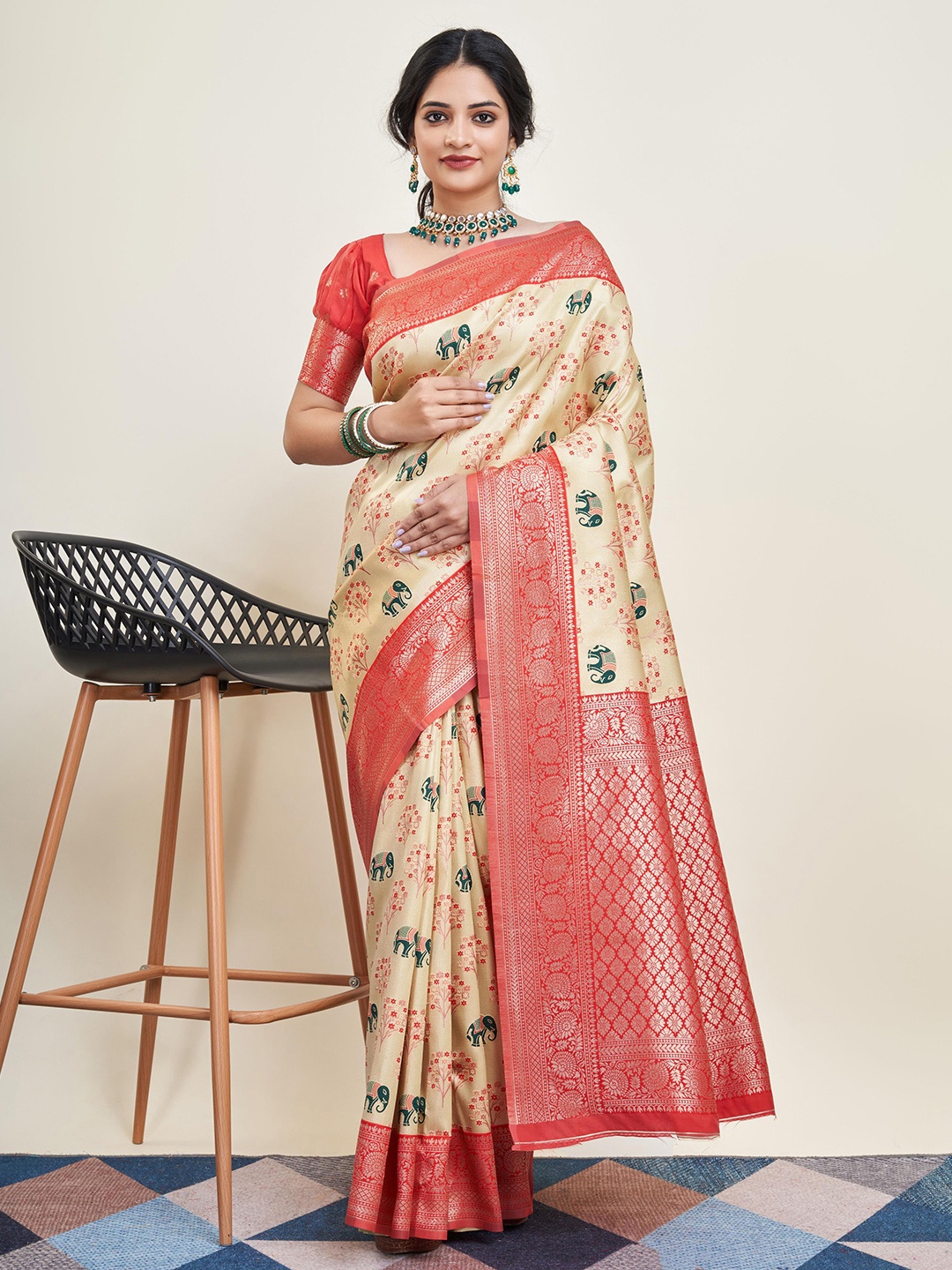

VAIRAGEE Ethnic Motifs Woven Design Zari Banarasi Saree, Cream