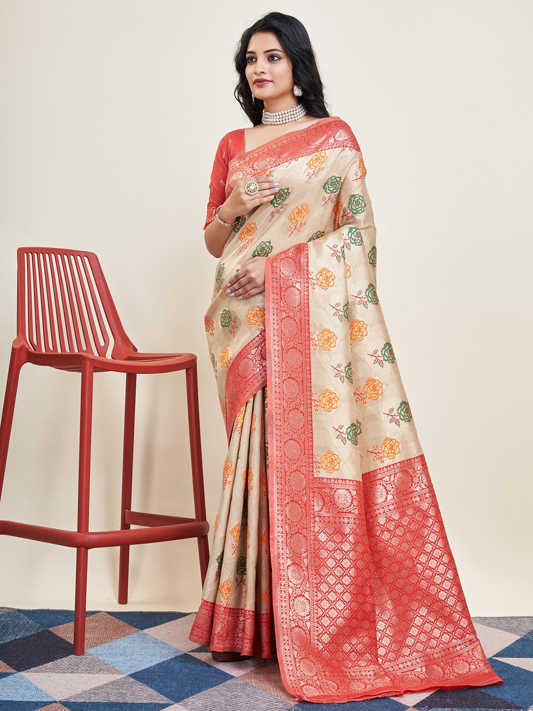 

VAIRAGEE Floral Woven Design Zari Banarasi Saree, Off white