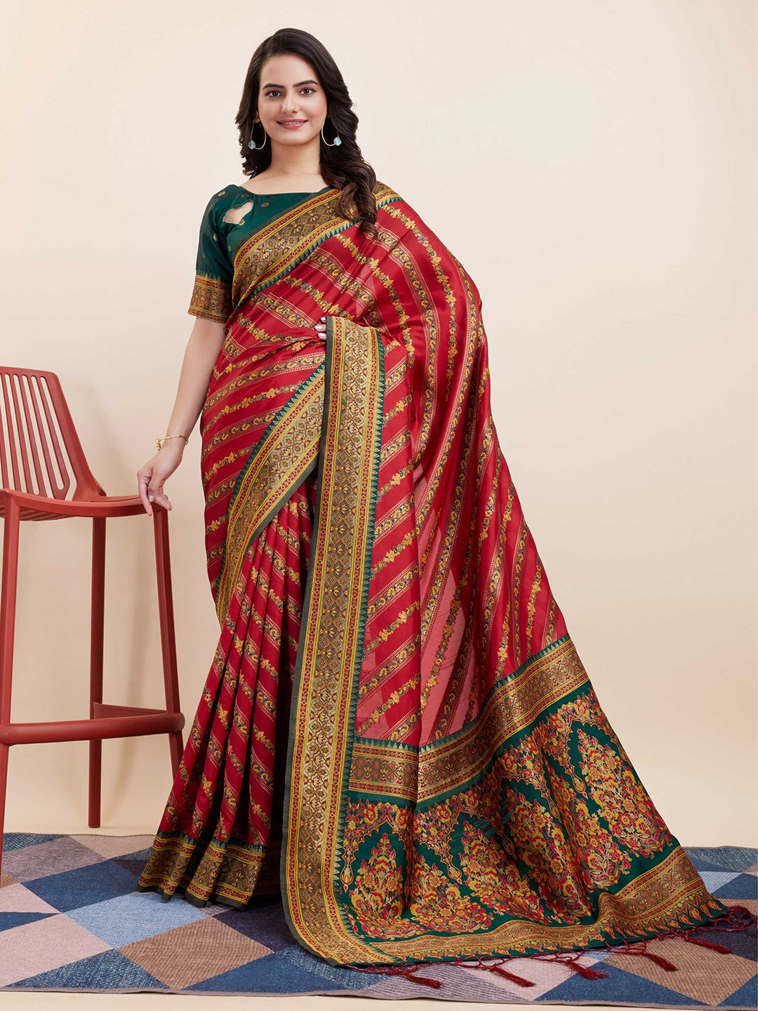 

VAIRAGEE Ethnic Motifs Woven Design Zari Banarasi Saree, Red